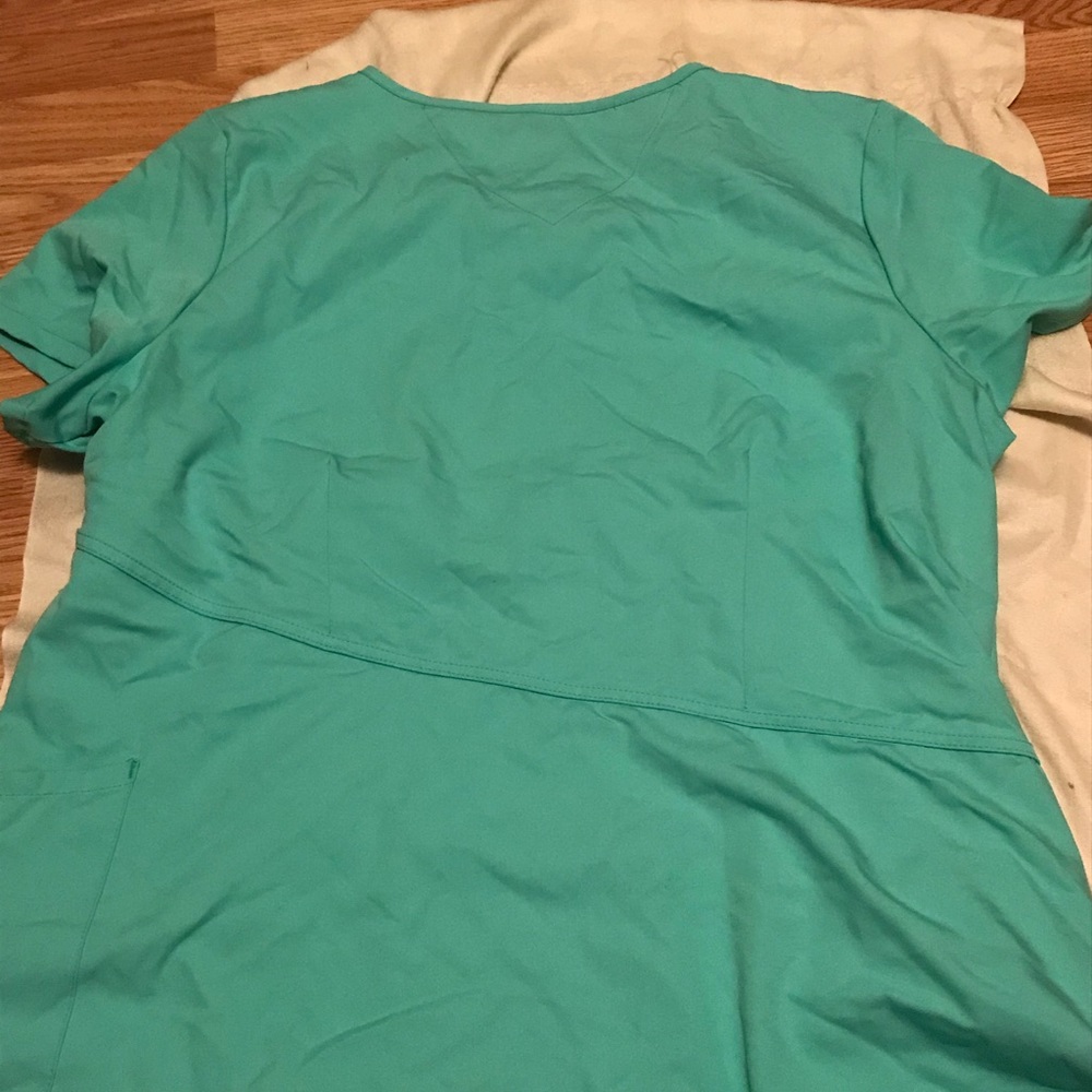 Sea foam colored scrub tops blouse π - Picture 6 of 7
